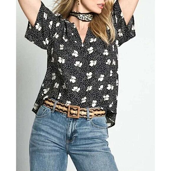 New Cabi $89 Printed Essential Top #6506 Size L Black White Floral Short Sleeve - Picture 1 of 2